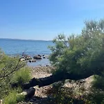 Charming Mobile Home With Pool In Hyeres